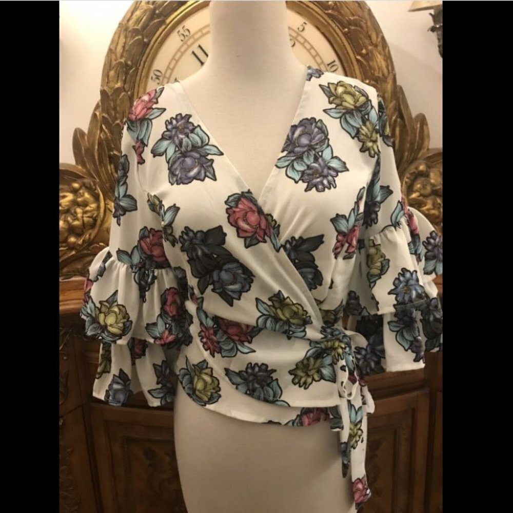 RAMPAGE. Ruffle Top Size Small with Floral Design. Wrap Around w Tie. B10